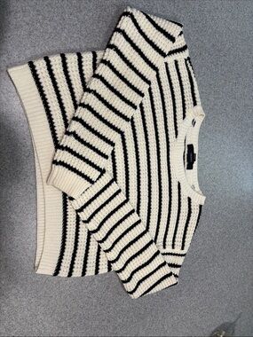 Forever 21 White & Black Striped Cropped Knit Sweater